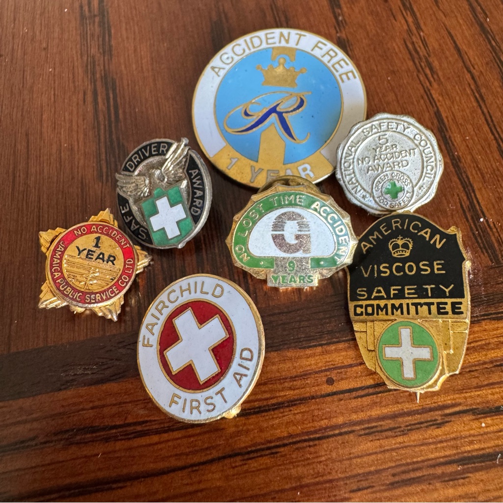 Vintage Safety Accident Free Pins Green Cross Lot X7 20$